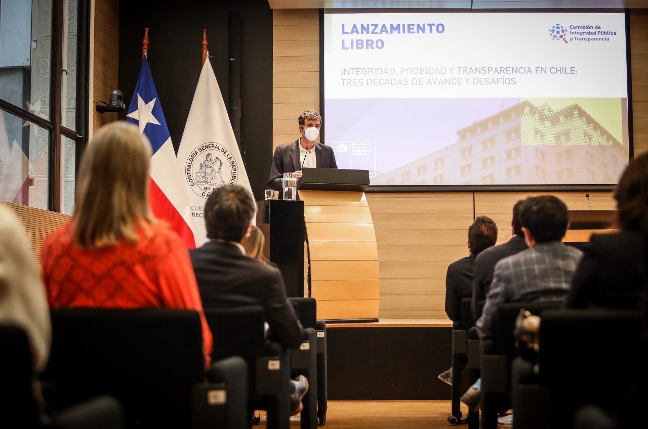 Ministro Ossa presenta el libro “Integridad, probidad y transparencia en Chile: Tres décadas de avances y desafíos”
