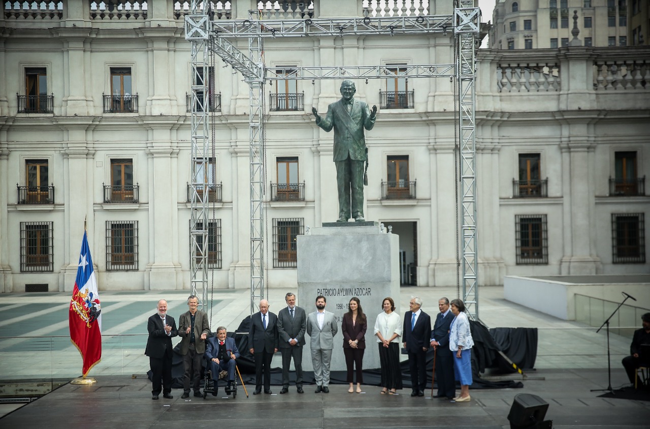 Gobierno inaugura monumento conmemorativo del ex Presidente Patricio Aylwin