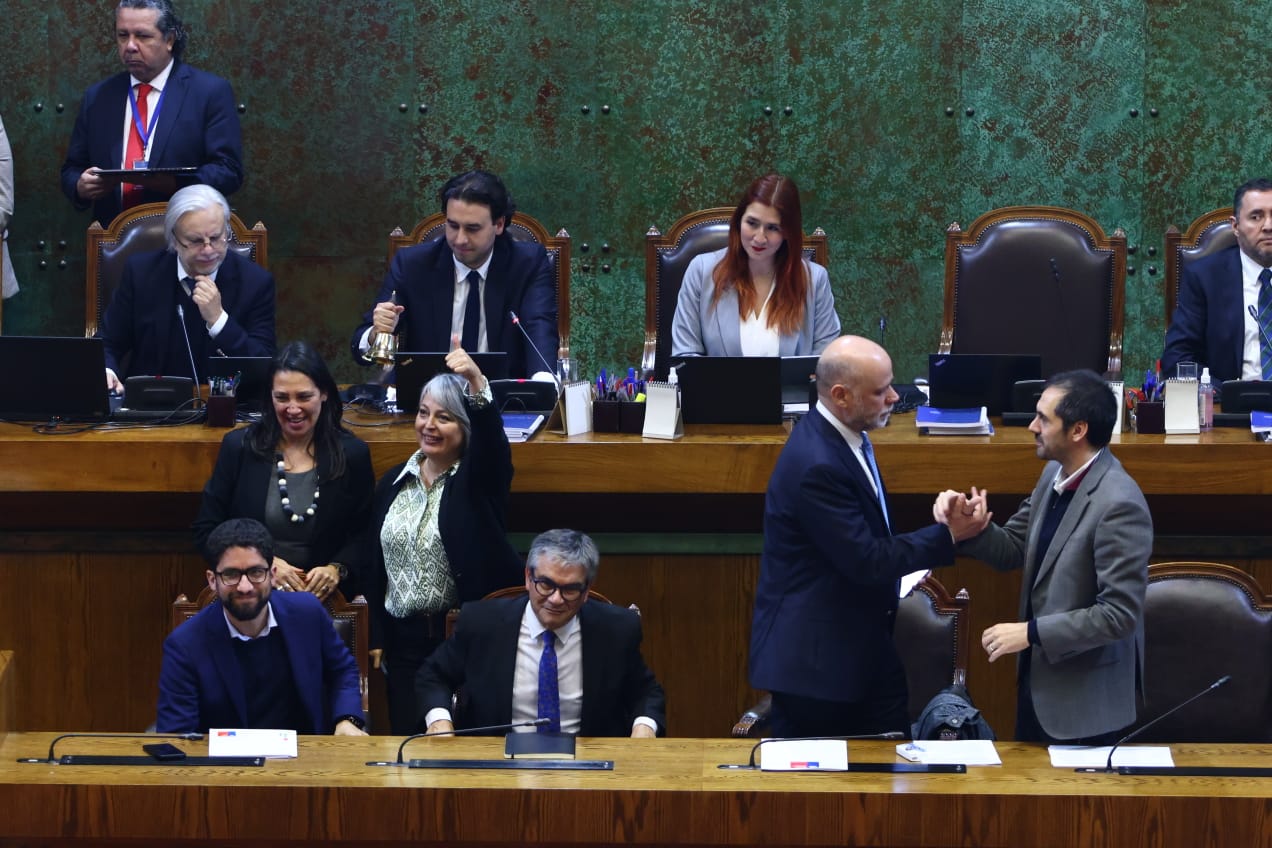Congreso despacha a Ley proyecto que aumenta el salario mínimo gradualmente hasta $500 mil en julio de 2024 y que entrega apoyo a las Mipymes