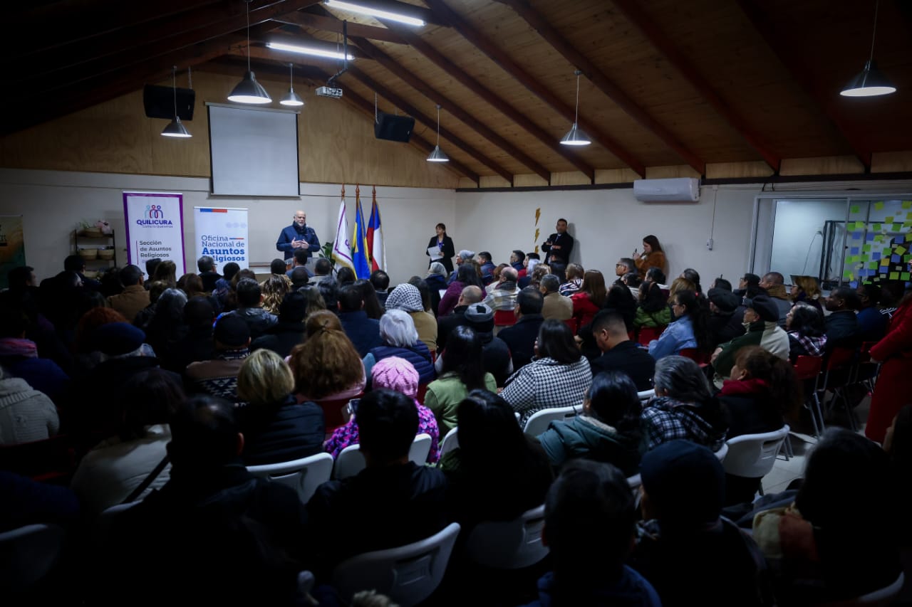 Ministro Elizalde encabeza reconocimiento a comunidades de primera acogida en Quilicura