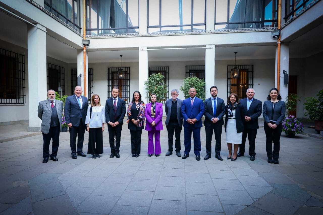 Ministra Lobos y subsecretario Facuse reciben a delegación del Congreso Internacional “Caminos de Paz: Religiones y Culturas en Diálogo”