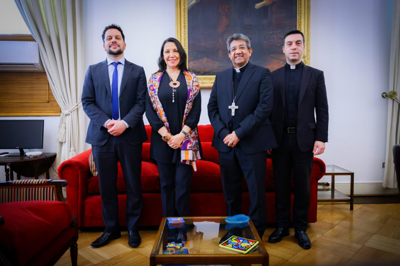 Autoridades de la Segpres sostienen reunión con el nuevo nuncio apostólico en Chile