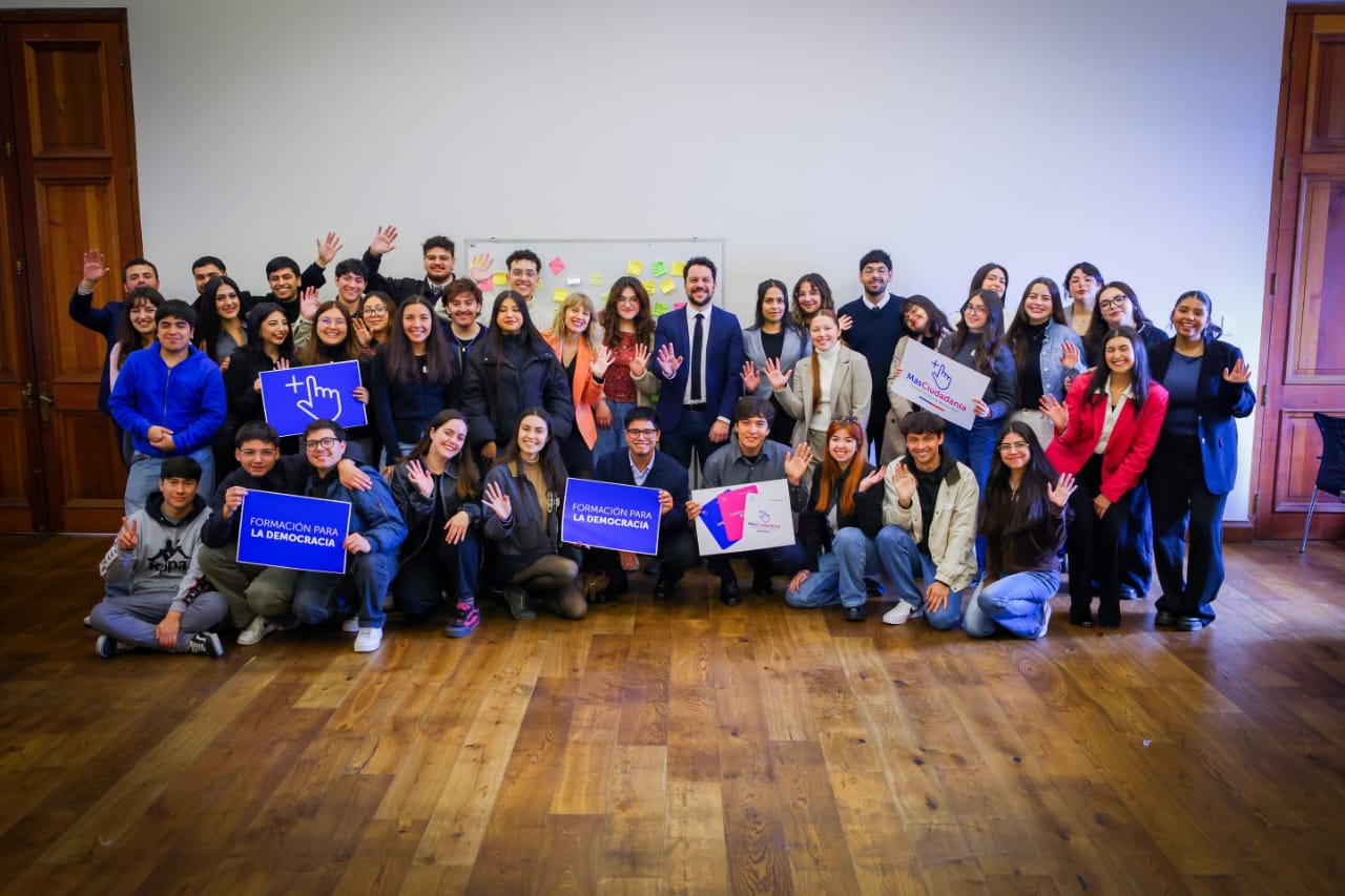 “Escuela Más Ciudadanía”: Segpres lanza taller de educación cívica para que jóvenes aprendan cómo se hacen las leyes