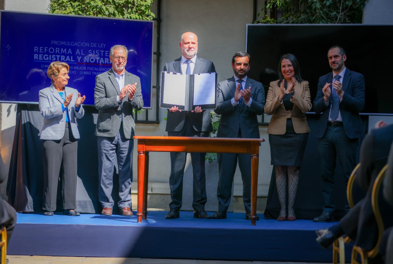 Ministra Lobos participa de la promulgación de la Reforma al Sistema Notarial y Registral