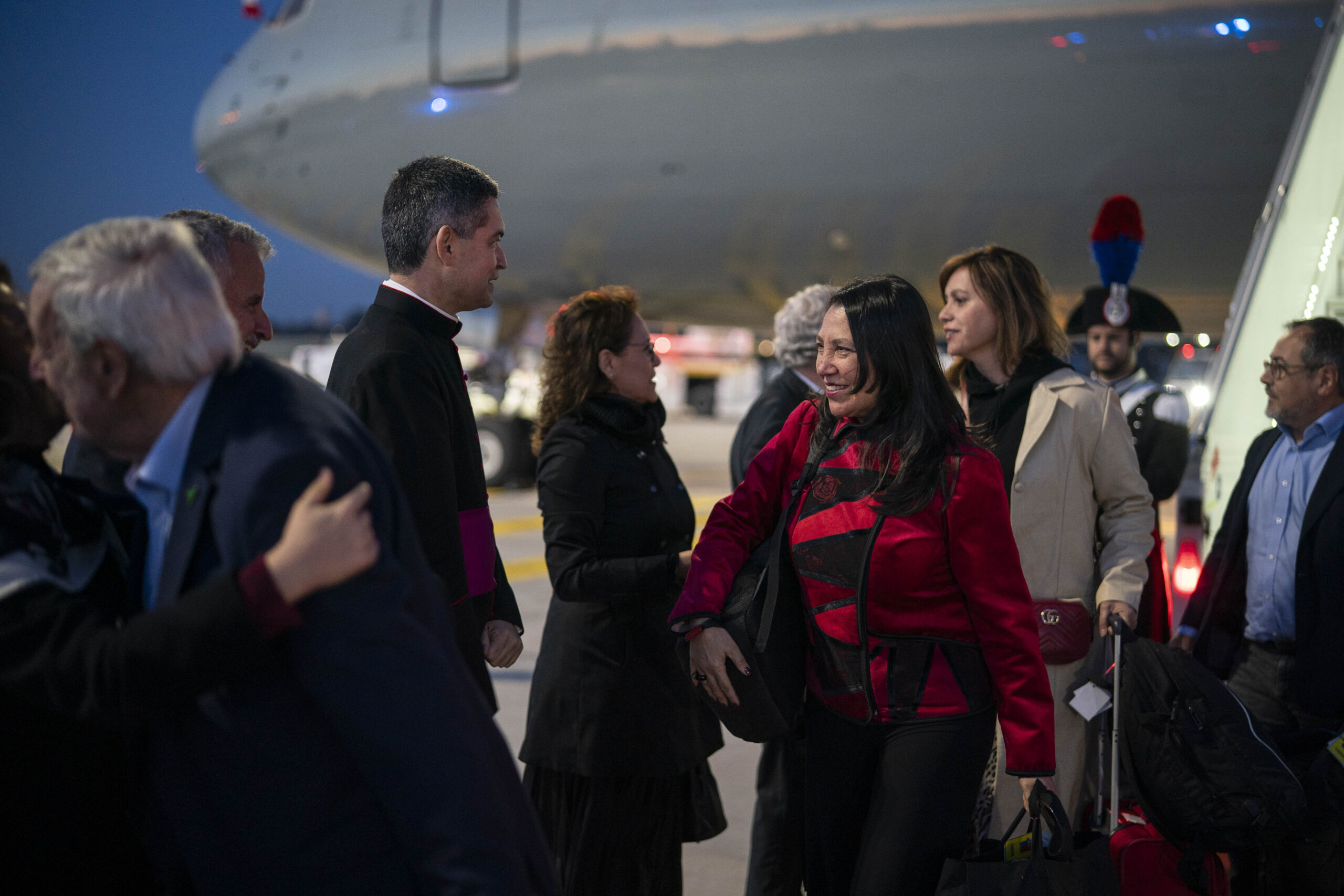 Ministra Lobos aterriza junto al Presidente Boric en Roma para iniciar visita oficial en la Santa Sede