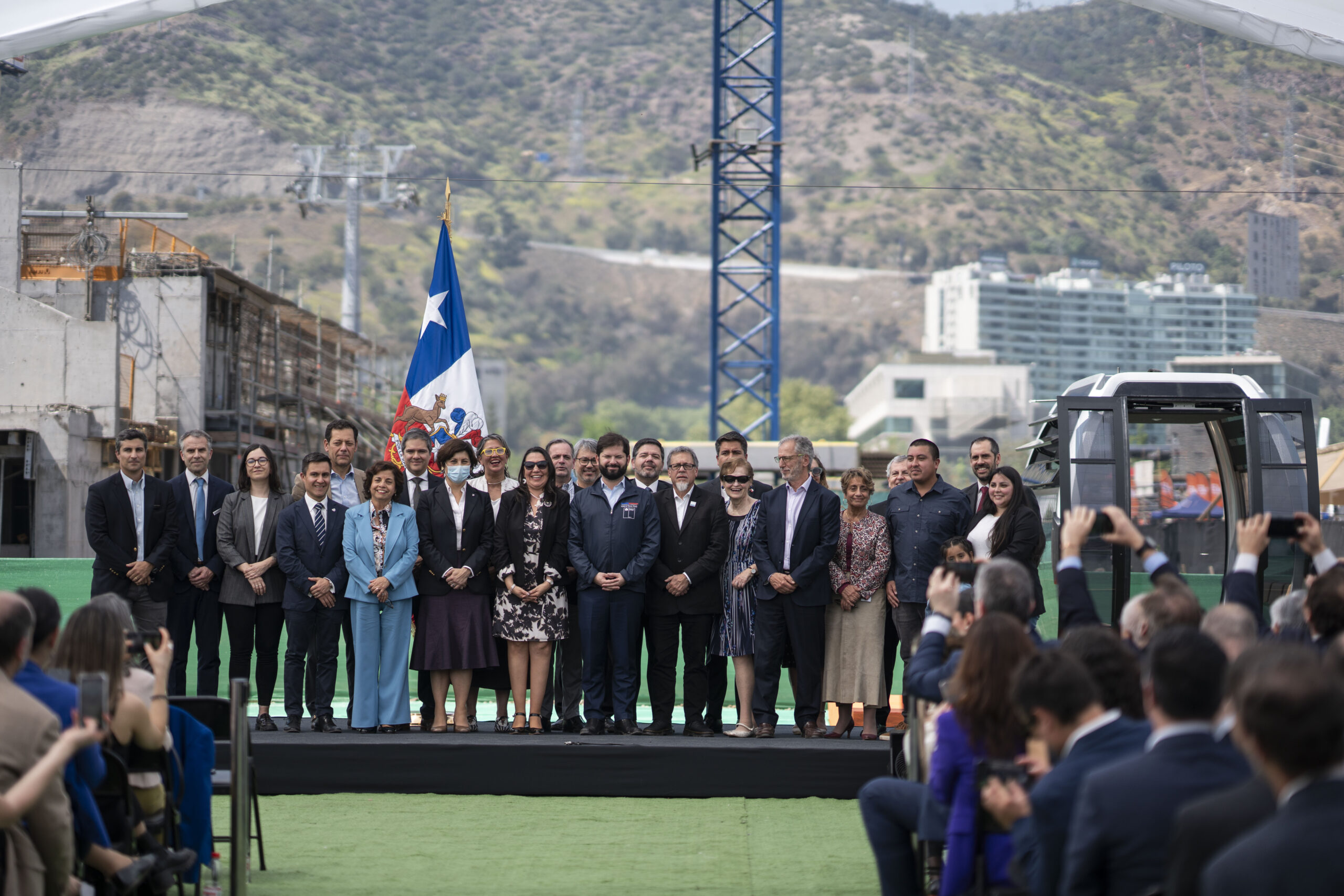 Ministra Lobos acompaña al Presidente Gabriel Boric en la presentación de la Ley Marco de Autorizaciones Sectoriales