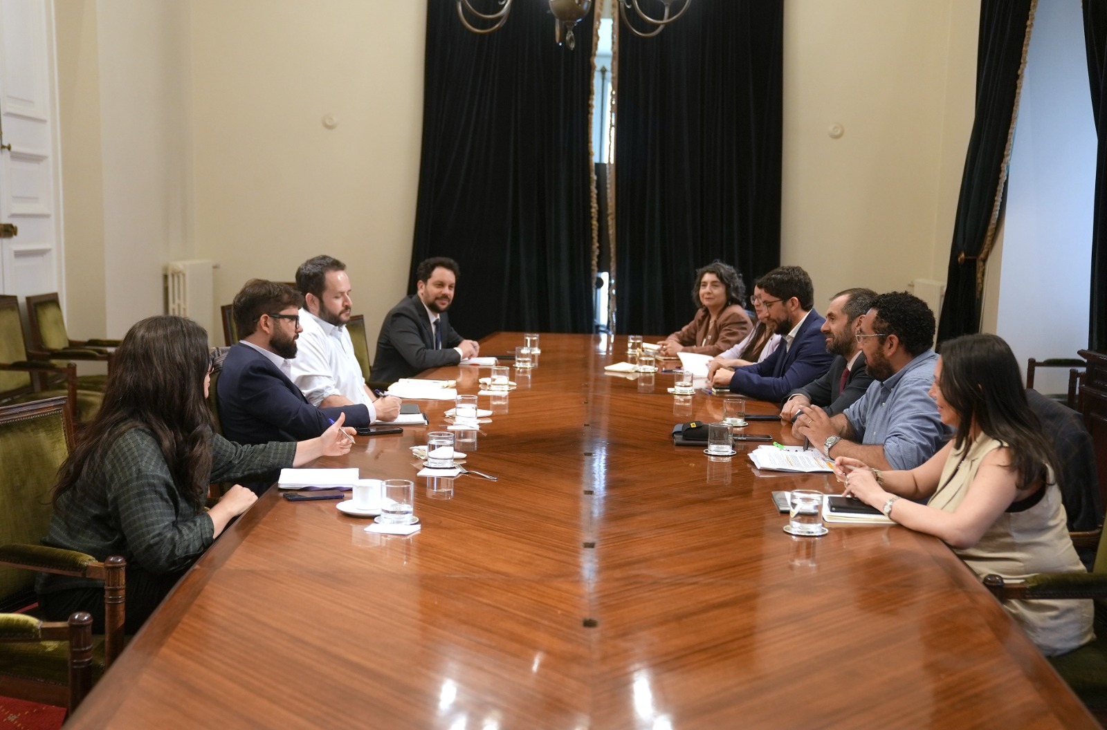 Ministra Lobos y subsecretario Facuse participan en reunión junto al Presidente Boric sobre Sala Cuna para Chile