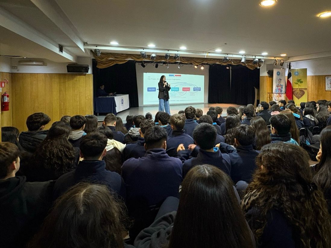 ¡Acercamos el proceso legislativo y los derechos ciudadanos a estudiantes del Colegio Calasanz!
